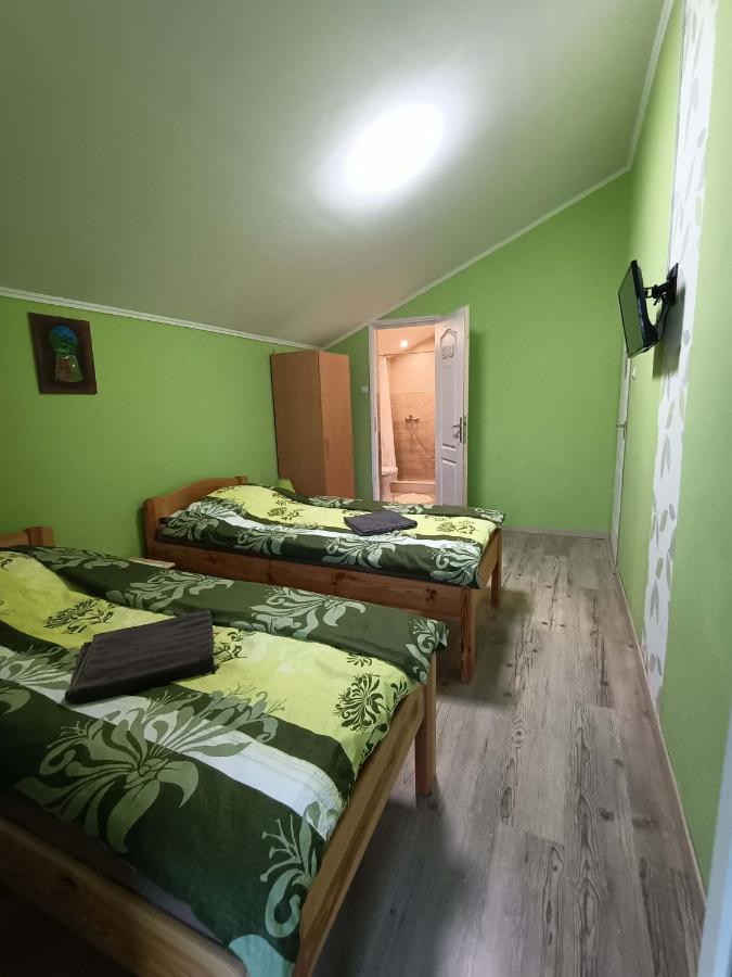 Toelgyfa Vendeghaz Hotel Balatonszepezd Exterior photo
