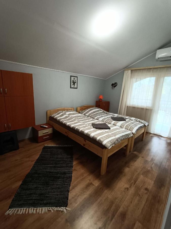 Toelgyfa Vendeghaz Hotel Balatonszepezd Exterior photo
