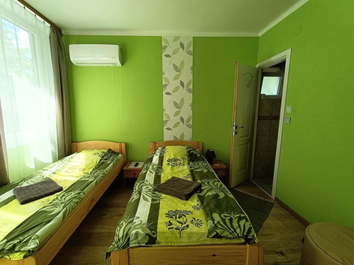 Toelgyfa Vendeghaz Hotel Balatonszepezd Exterior photo